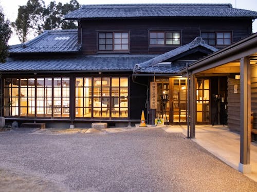 敷地内には「体験交流滞在施設」があり、貸会議室の利用や宿泊ができます。