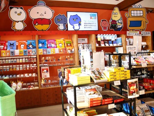 愛荘町のキャラクターグッズ、伝統工芸品などが購入でき、バラエティ豊かです。