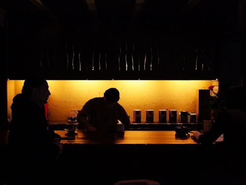 毎月第2火曜は、創業雑談会「夜カフェ」開催。地域の商店主と出会えます。