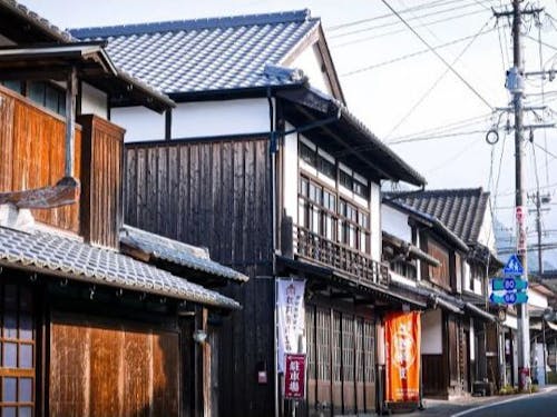 「筑前の小京都」として親しまれる秋月の町並。かつての城下町の風情が残っています。