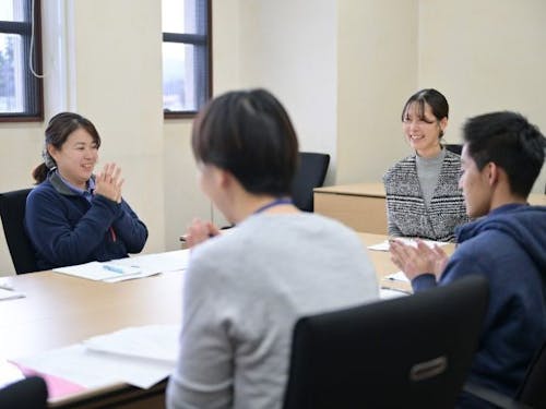 信濃町の協力隊は、吉村さん同席のもと定期的に活動内容を共有する定例を設けている。