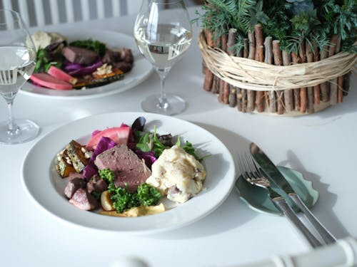 町内には美味しいジビエ料理店もあります。