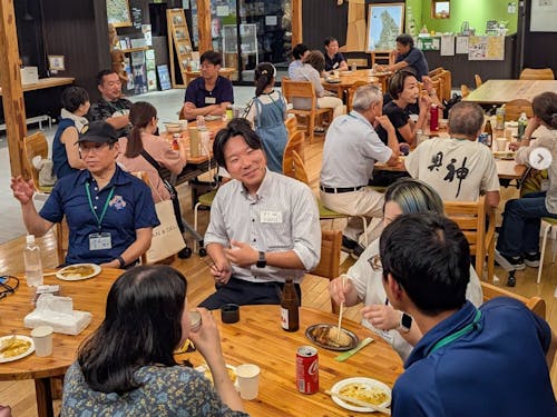 8年続く多世代交流会「タノシモカフェ」。毎月30〜50人が集い繋がりを作ります。