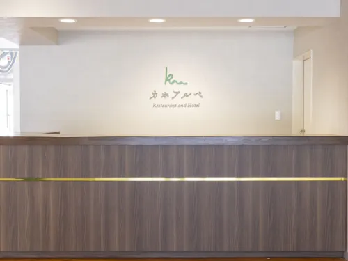 お客様を迎えるフロント