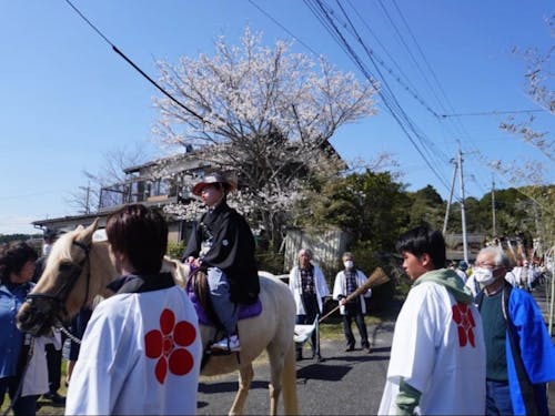 お先乗り馬が先導