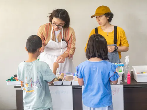 講師「つくるこつくりて」さん。伊那市で子ども向けの造形教室を運営中🎨