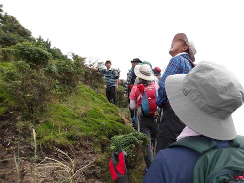 登山者とガイドの様子