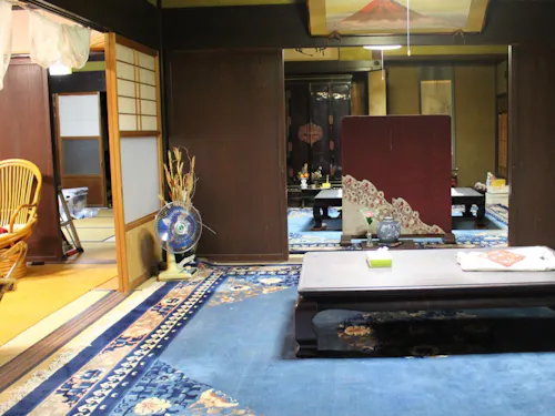 落ち着いた室内