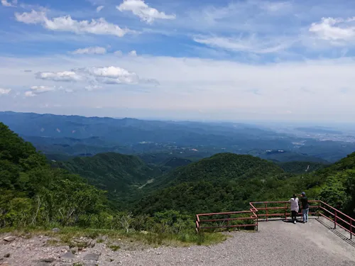 関東平野を一望できる鳥居峠。晴れた日の絶景は格別