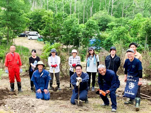 住吉作業所での植樹活動の様子