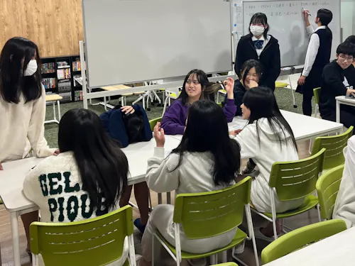 みんなで寮の決まりを決める「自治寮」。寮生ミーティングの様子です