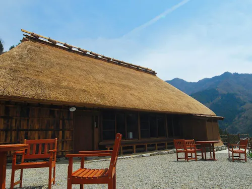 桃源郷祖谷の山里“談山”。重伝建に指定されている落合集落に8棟の古民家宿を運営。