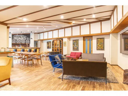 「ノマド白馬」のリビング・BARスペース