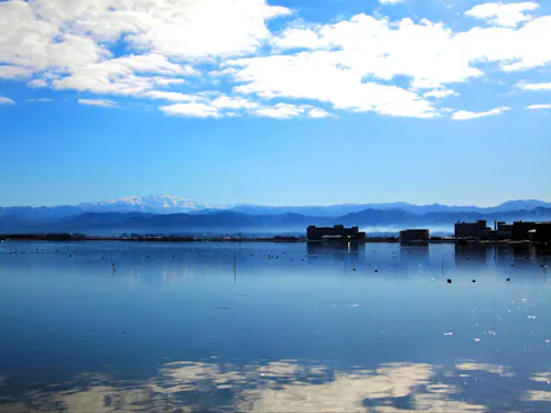 「潟」という日本海沿岸部に多い、水景を眺められる温泉地「片山津温泉」