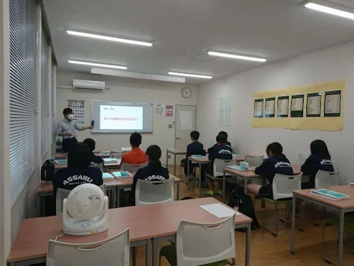 中学生は集団での授業も実施しています