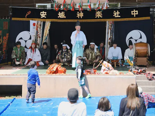 時には伝統芸能「石見神楽」を親子でまったりと