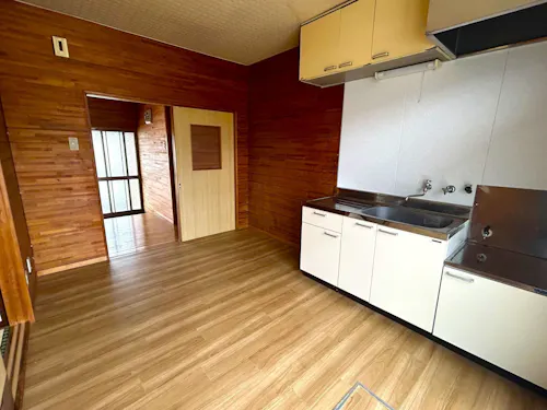 キッチンも広々と使えるので料理中ぶつかったりする心配もございません。