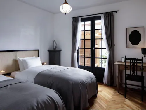 ジョサイア・コンドルをオマージュした美しい洋室