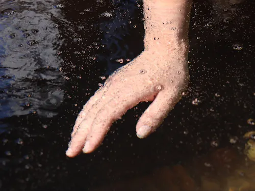 日本でも珍しい炭酸温泉が湧いている所
