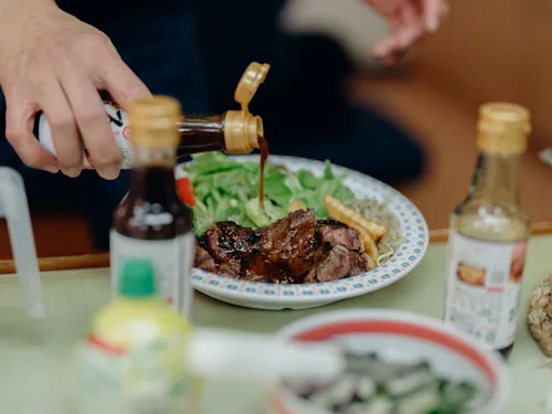 なんと船員は3食まかない付き!ステーキから地魚まで、毎日楽しみな船のごはん♪