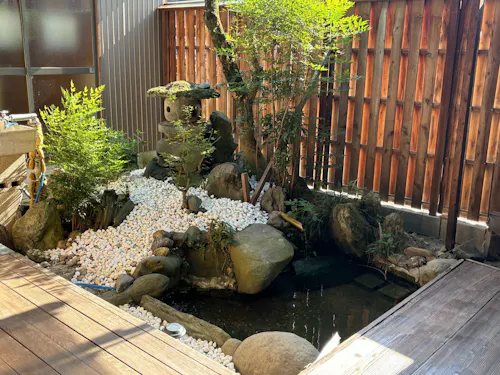 合間にほっとできる中庭もあります。