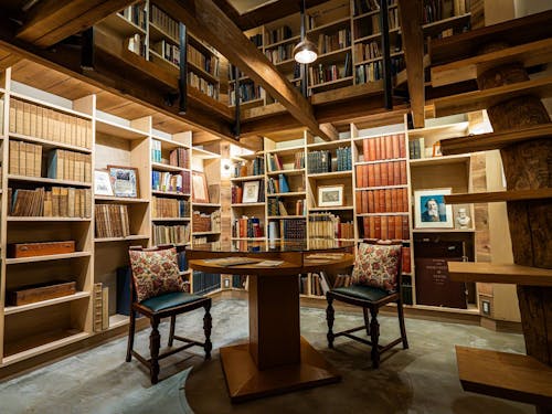 2023年に改修した書庫もご案内