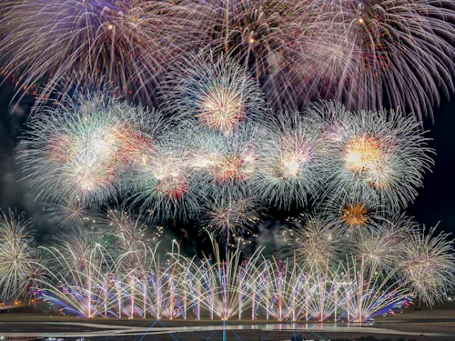 大井川大花火大会は打ち上げ数約1万発を誇る一大イベントです。