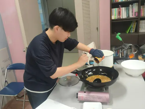 毎日10～20人の高校生がやって来て、それぞれ好きな時間を過ごしています