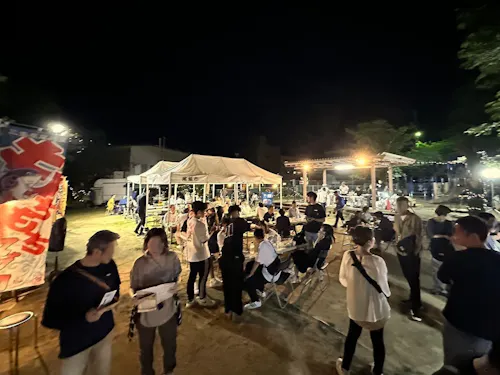 「こつまみバル」屋外ブースの様子。キッチンカーや周辺地域の飲食店も参加できる。