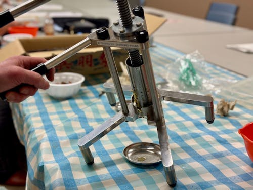 椿油搾り＆アロマオイル作り