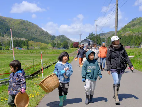 豊かな森と清らかな川に囲まれた山あい