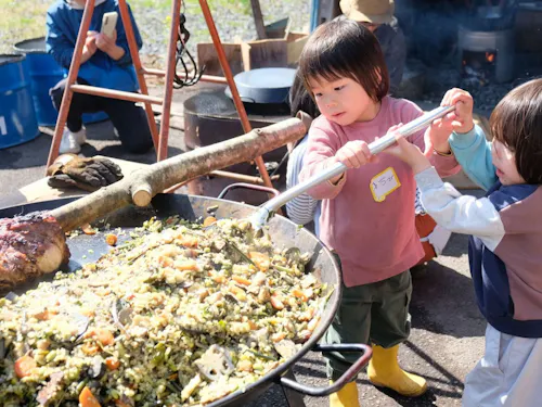 迫力ある大きなパエリアパン!