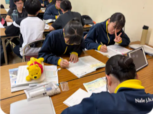 【中学部】それぞれの希望進路に合わせて学習を進めています