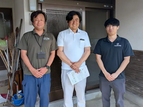 活動をサポートする（左から）経済課 三好さん・友創舎 田原さん・経済課 谷さん