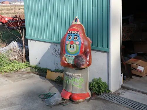農舎にいるマスコットキャラクター「ディンケルンさん」