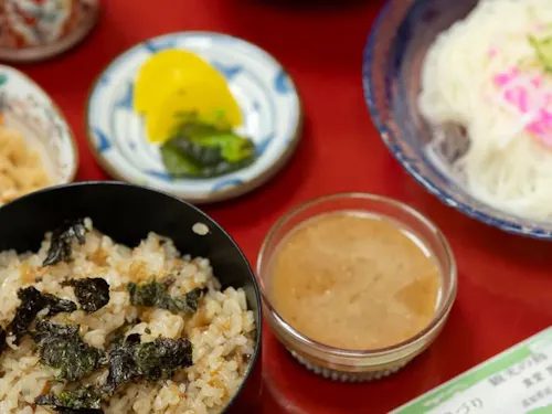 地豆（落花生）を使ったさわやかな酸味の島だれソーメン