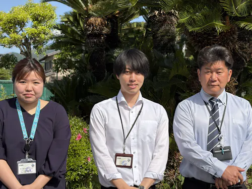 私たちがお話を聞かせていただきます(左:小林、中央:五味)
