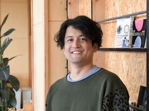 岩手出身。テレビ制作を経て田村へ移住。農業・羊・養蚕の再興に挑む