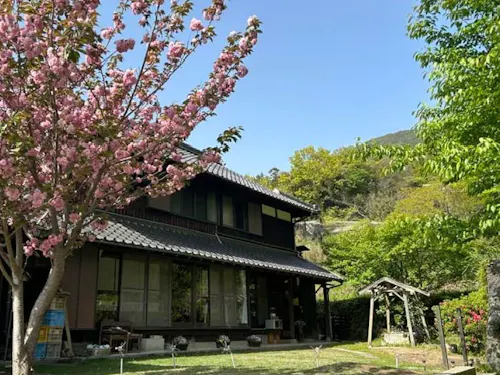 人とのつながりを軸に古民家で民泊を営んでいる。