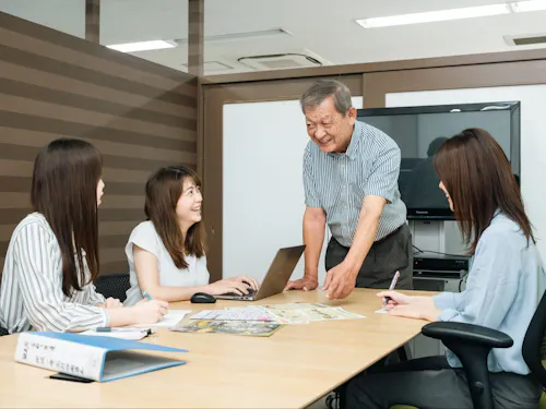 年齢層の高い社員も、若い社員も、みんなで作る「コトバスブランド」