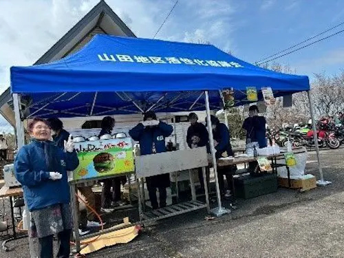 ジビエを活用したオリジナルハンバーガー販売の様子