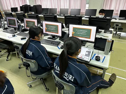 スマホ相談会に向けて、子どもたちと一緒に事前準備を行います