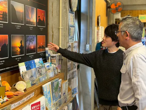 地域留学生の働く様子(観光案内業務)