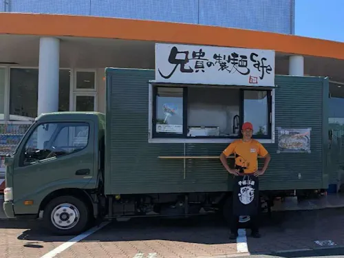 キッチンカー事業『兄貴の製麺cafe』を始めた現役隊員。災害時は炊出しも行う。