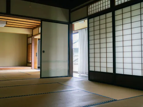和室中心の室内
