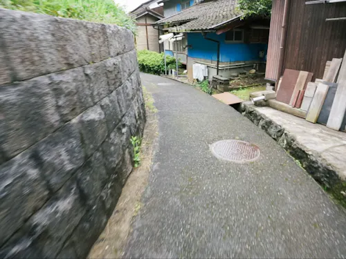 道がかなり狭い前面道路