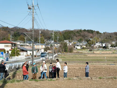 移住者として田んぼづくりを実践する遠藤千世さんの畑を見学