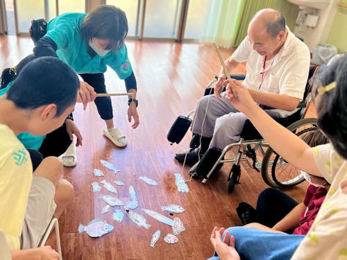 はたらく様子(楽しくレクリエーション)