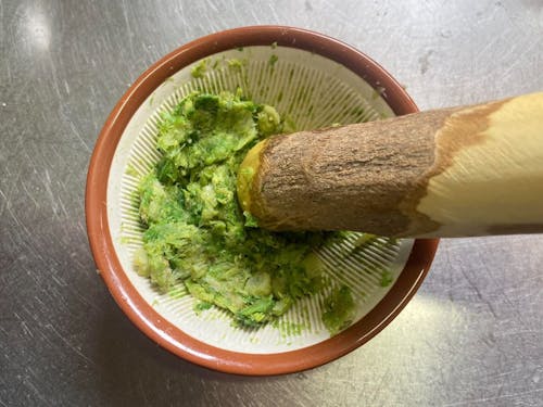 我が家の極小すり鉢で。当然ながら大きなすり鉢の方が作業しやすかったです。