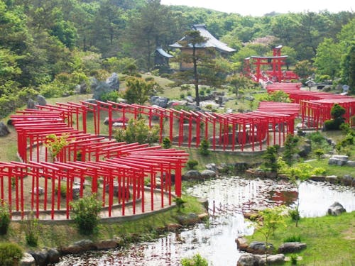 県内でも有数のパワースポット「高山稲荷神社」